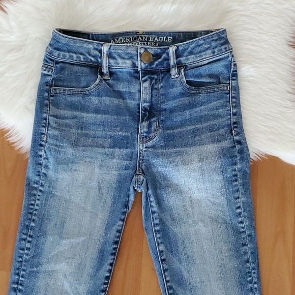 American Eagle Outfitters High Rise Blue Jeans - Picture 4 of 8